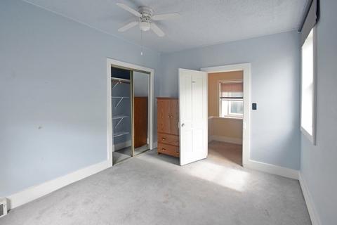 523 W Addison St, Freeport, IL 61032 photo 11