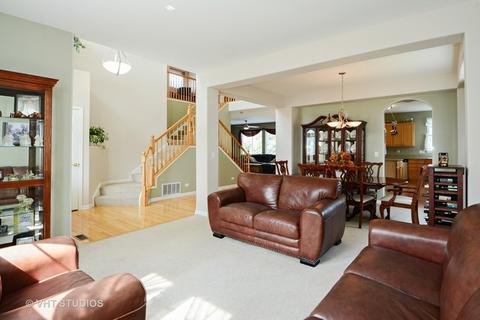 3166 Davey Ct, Aurora, IL 60503 photo 2
