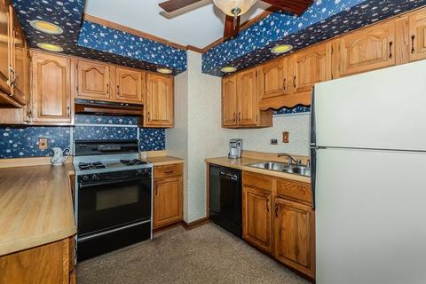 1084 Kenilworth Dr, Wheeling, IL 60090 photo 6