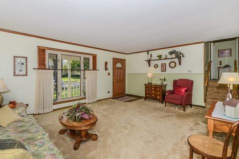 1084 Kenilworth Dr, Wheeling, IL 60090 photo 4