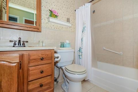 1084 Kenilworth Dr, Wheeling, IL 60090 photo 15
