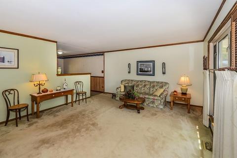 1084 Kenilworth Dr, Wheeling, IL 60090 photo 3