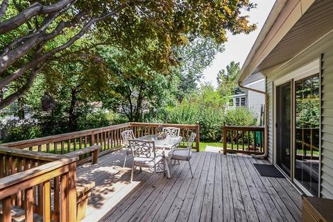 1084 Kenilworth Dr, Wheeling, IL 60090 photo 17