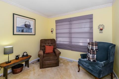 1084 Kenilworth Dr, Wheeling, IL 60090 photo 14
