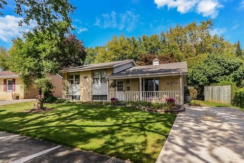 1084 Kenilworth Dr, Wheeling, IL 60090 photo 2