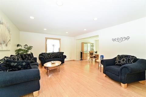 700 Acadia Ct, Roselle, IL 60172 photo 2