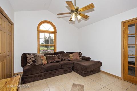 984 Beth Dr, Saint Anne, IL 60964 photo 7