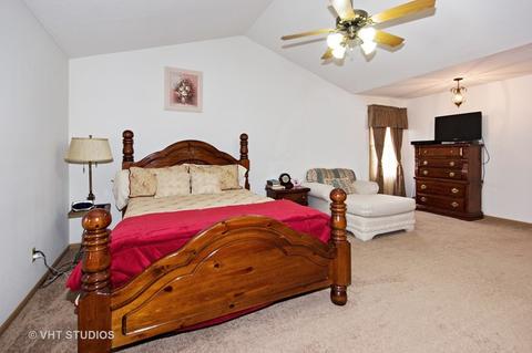 984 Beth Dr, Saint Anne, IL 60964 photo 9