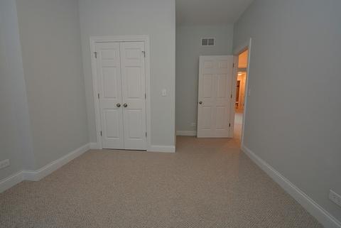 10745 S Champlain Ave, Chicago, IL 60628 photo 14