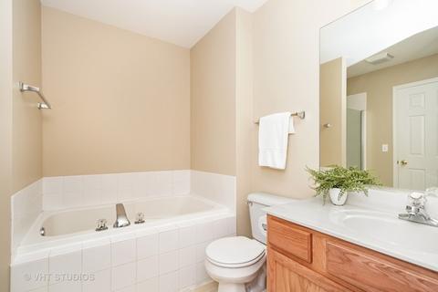 5720 Fieldstone Trl, Mchenry, IL 60050 photo 10