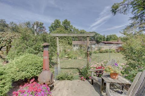 2 Canterbury Ct, Champaign, IL 61821 photo 2
