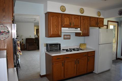 417 Lake Ct, Dixon, IL 61021 photo 4