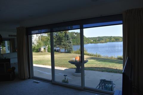 417 Lake Ct, Dixon, IL 61021 photo 3