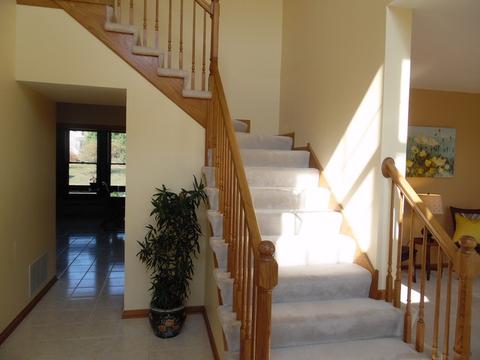 5470 Fox Path Ln, Hoffman Estates, IL 60192 photo 2