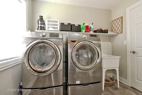 5705 N Mango Ave, Chicago, IL 60646 photo 9