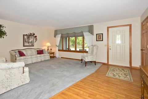16055 S Peerless Dr, Plainfield, IL 60586 photo 2