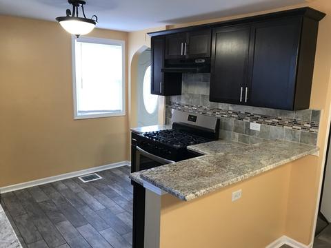 709 Gates St, Aurora, IL 60505 photo 4