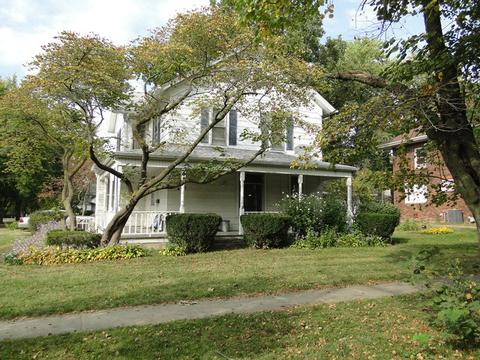 403 E 2nd St, Gilman, IL 60938 photo 2