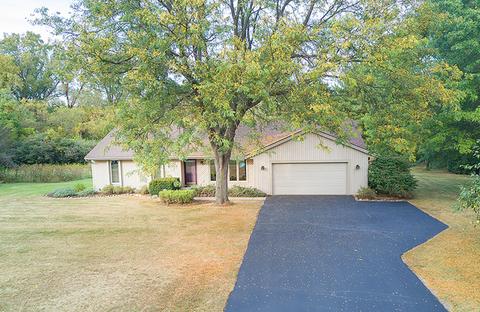 10472 Palace Ct, Roscoe, IL 61073 photo 1