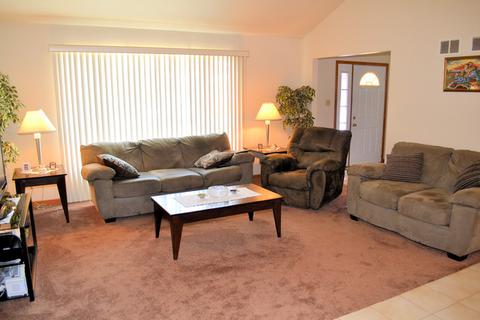 19285 Maple St, Lansing, IL 60438 photo 4