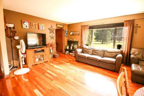 5123 River Rd, Cherry Valley, IL 61016 photo 2