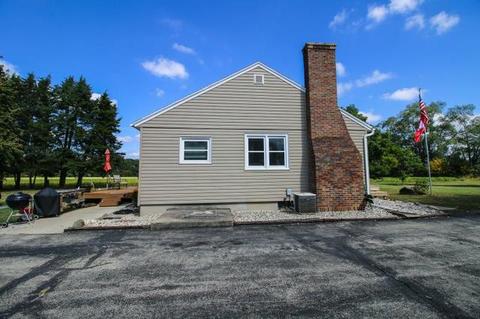 5123 River Rd, Cherry Valley, IL 61016 photo 9