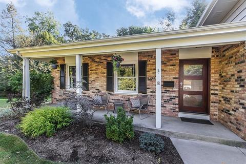 512 Colonial Ct, Algonquin, IL 60102 photo 2