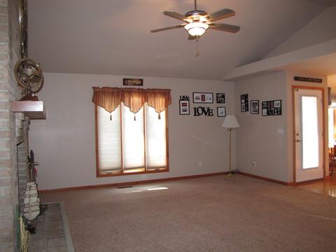 17 N Prairieview Ave, Tuscola, IL 61953 photo 4
