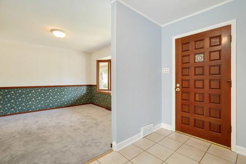 528 Ridgemoor Dr, Willowbrook, IL 60527 photo 3