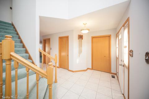 218 Lakeview Ct, Steger, IL 60475 photo 3