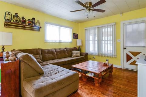 554 S Union St, Aurora, IL 60505 photo 3