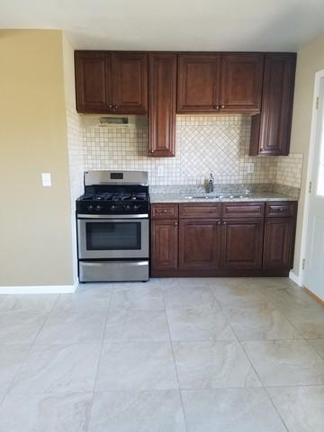 110 Seton Pl, Streamwood, IL 60107 photo 2