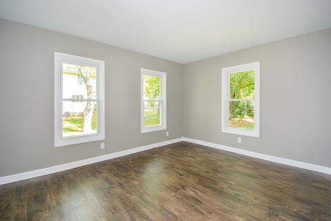 92 E Washington St, Oswego, IL 60543 photo 4