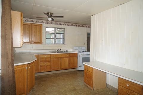 715 E Mckenney St, Dixon, IL 61021 photo 3