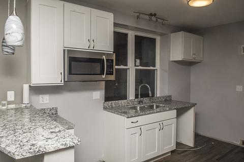 6754 S Champlain Ave, Chicago, IL 60637 photo 3