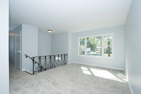 2404 Maple Ln, Rolling Meadows, IL 60008 photo 2