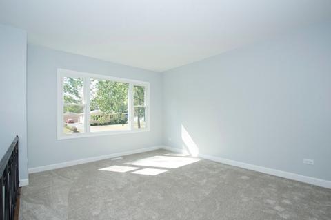 2404 Maple Ln, Rolling Meadows, IL 60008 photo 3