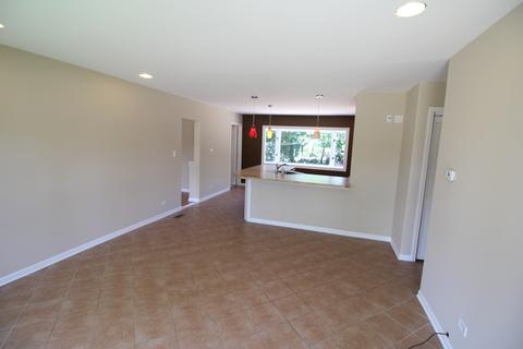 50 Westview St, Hoffman Estates, IL 60169 photo 4