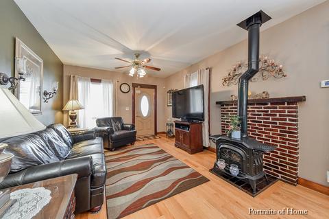 514 Jackson St, Aurora, IL 60505 photo 4