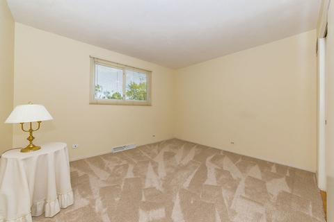 591 Garys Dr, Antioch, IL 60002 photo 4