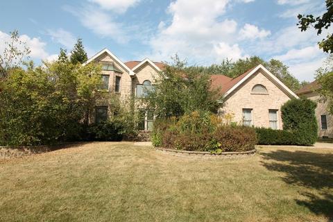 2240 Buckthorn Dr, Algonquin, IL 60102 photo 1