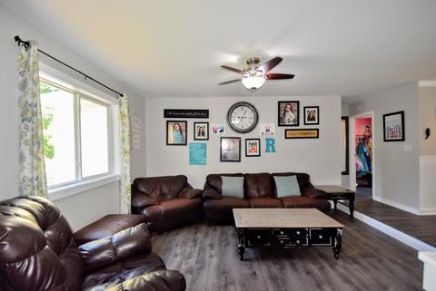 4805 Chesterfield Dr, Mchenry, IL 60050 photo 6