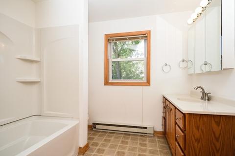 430 Castle Rd, Mchenry, IL 60050 photo 10