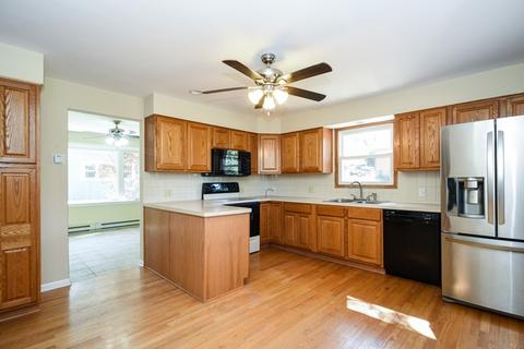 430 Castle Rd, Mchenry, IL 60050 photo 3