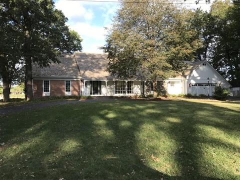 1 Elmwood Dr, Kankakee, IL 60901 photo 2
