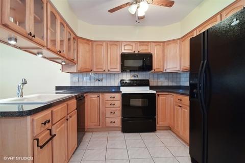 1785 Monterey Ct, Hoffman Estates, IL 60169 photo 3