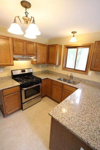405 Lily Ln, Lakemoor, IL 60051 photo 4