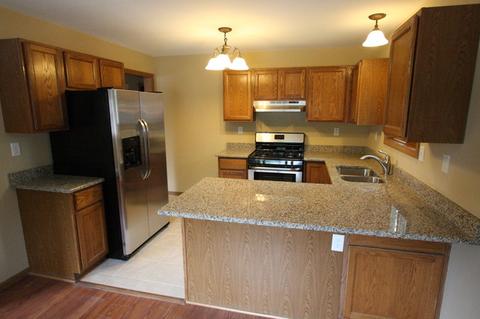 405 Lily Ln, Lakemoor, IL 60051 photo 3