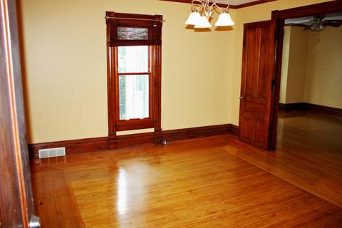 524 Grace St, Elgin, IL 60120 photo 2