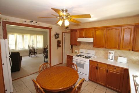 6849 W 113th Pl, Worth, IL 60482 photo 2